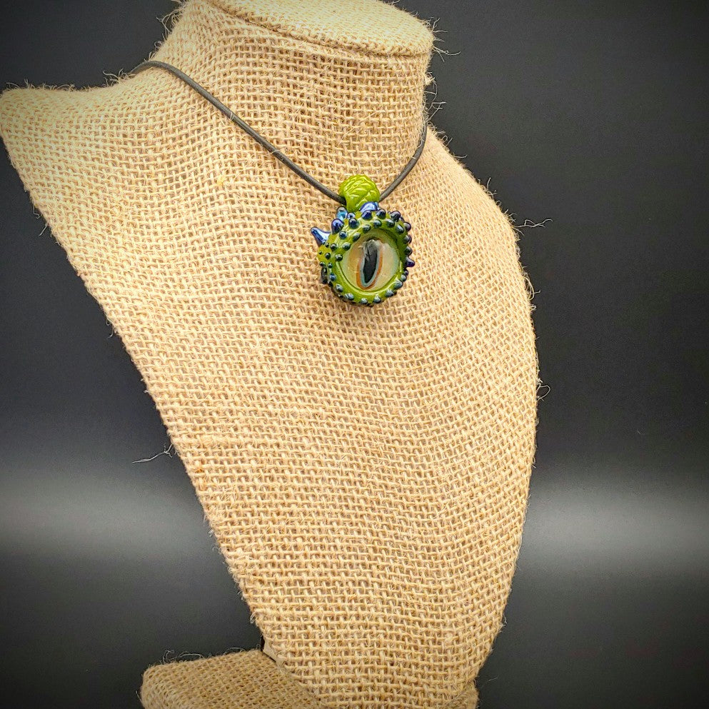 Colgante de ojo de dragón (listo para enviar)